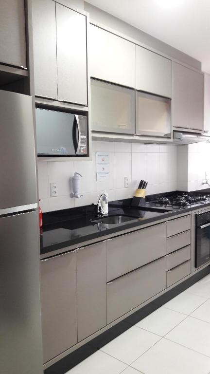  Florianópolis Canasvieiras Apartamento inteiro 3 quartos com ar piscina playground 2 garagens
