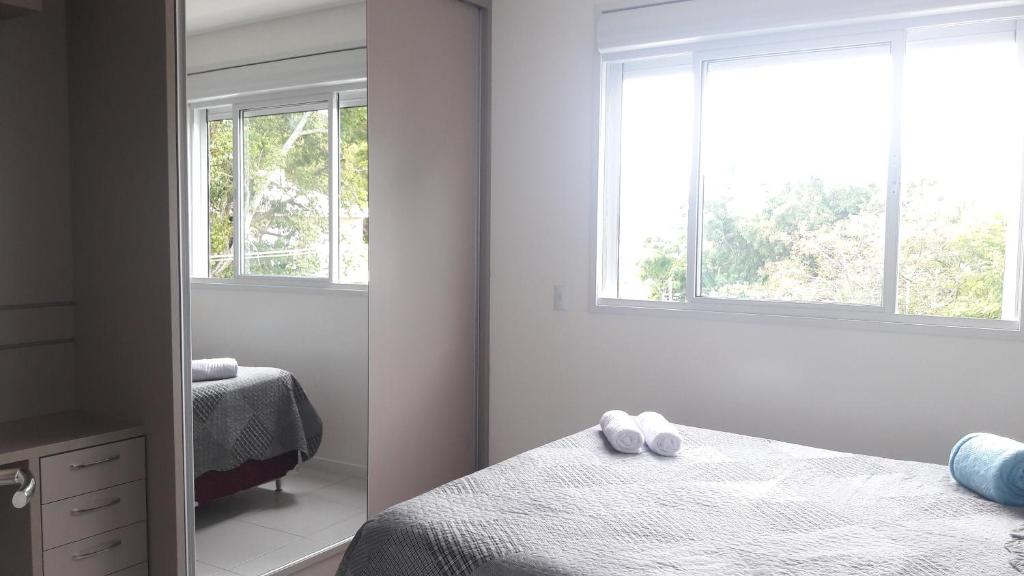  Florianópolis Canasvieiras Apartamento inteiro 3 quartos com ar piscina playground 2 garagens
