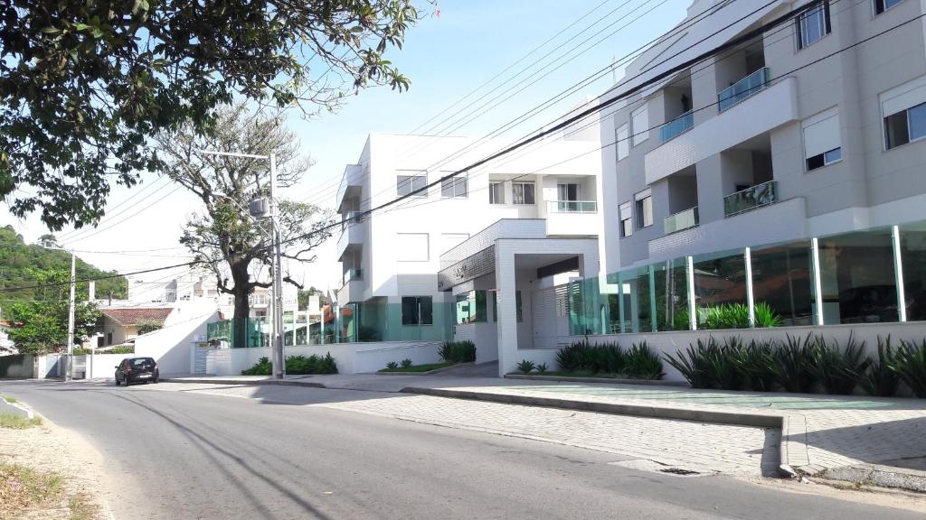  Florianópolis Canasvieiras Apartamento inteiro 3 quartos com ar piscina playground 2 garagens