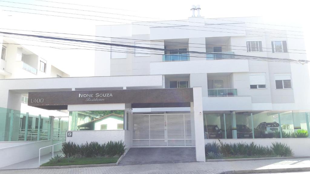  Florianópolis Canasvieiras Apartamento inteiro 3 quartos com ar piscina playground 2 garagens
