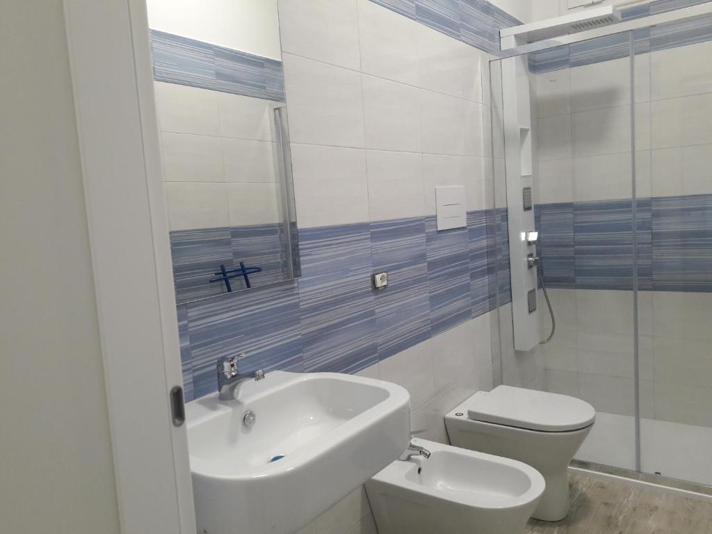 A bathroom at La casa dei venti