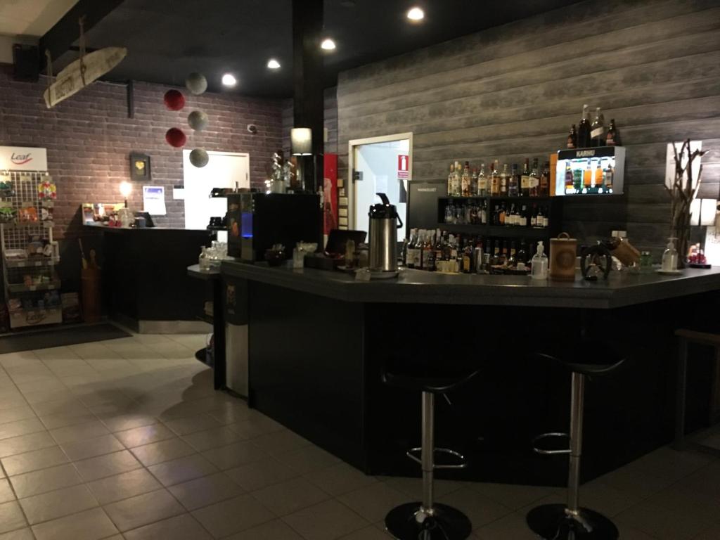 Lounge nebo bar v ubytování Hotel Yöpuu
