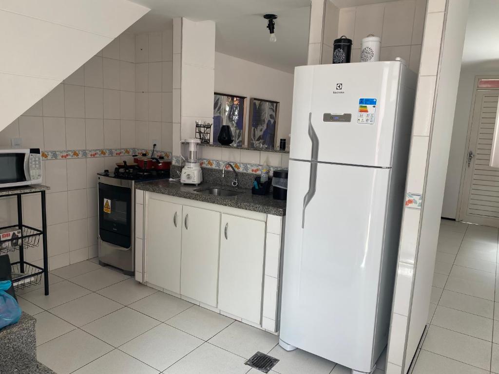  casa em condomínio com 2 suítes