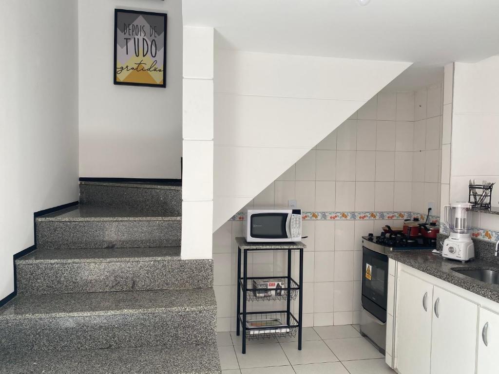  casa em condomínio com 2 suítes