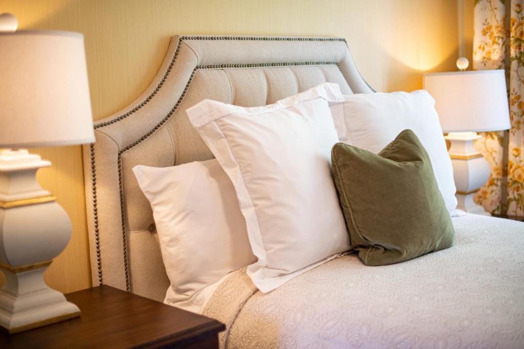 The Greystone Inn - Superior Queen Room