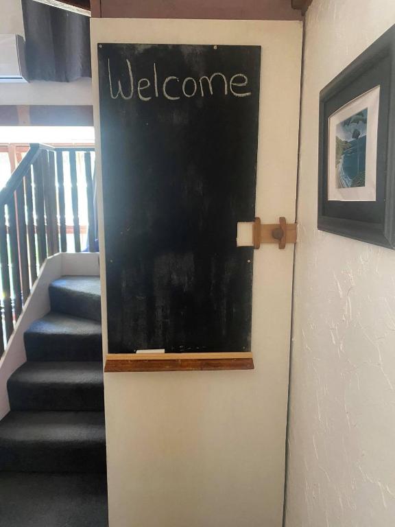 The Chalet Bed and Breakfast-peace and quiet in the country 12 minutes from City - Resim 10