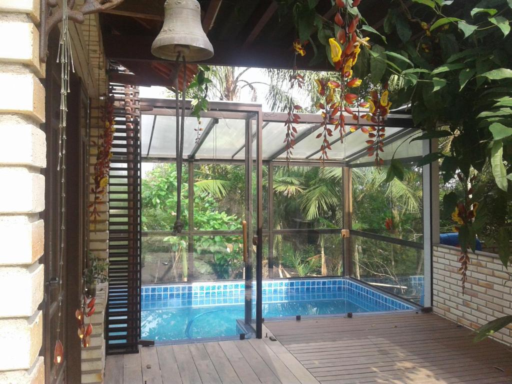  CASA no MORRO 650m do MAR COM PISCINA AQUECIMENTO SOLAR