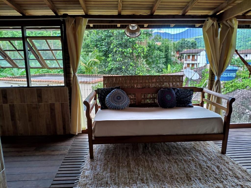  Casa a Beira da Cachoeira com Quintal para seu Pet