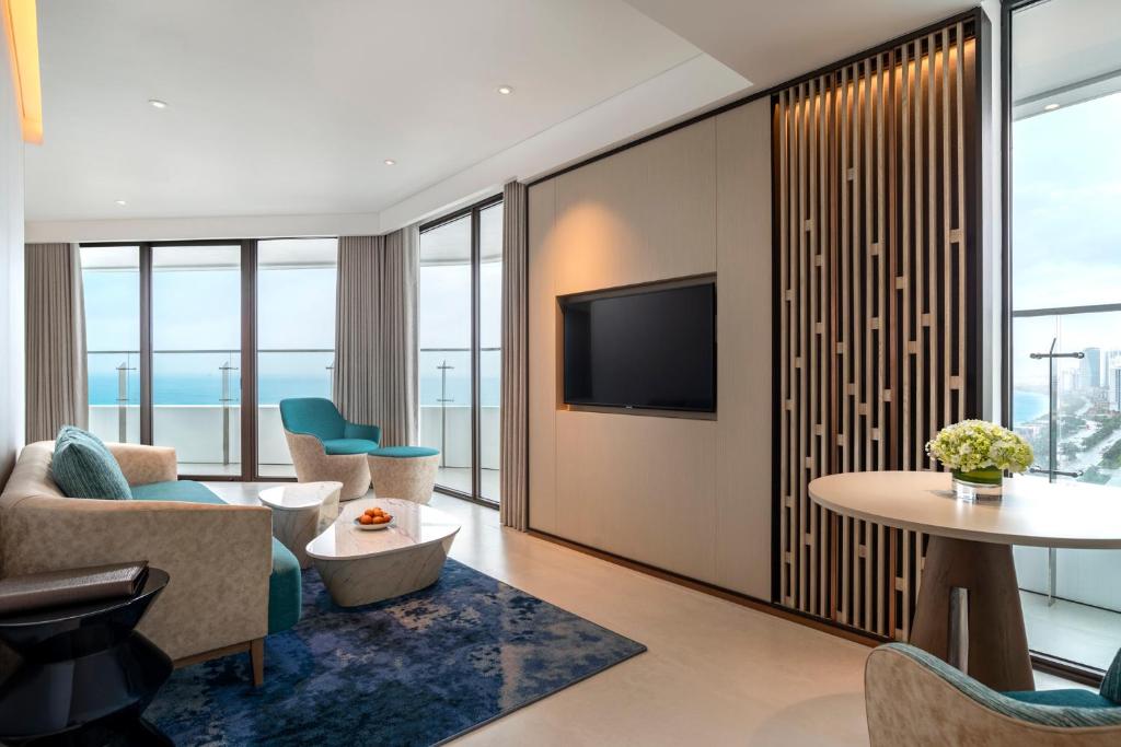 Executive Corner Suite with Ocean View and Lounge Access