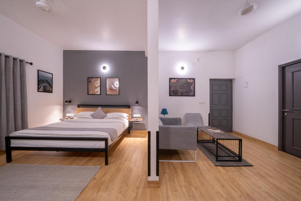 Postel nebo postele na pokoji v ubytování Loft 24, Mansarovar