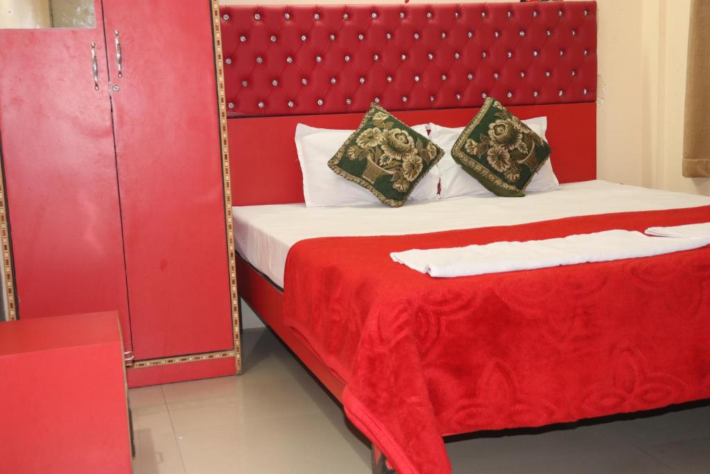 Postel nebo postele na pokoji v ubytování The Salvation Army RED SHIELD GUEST HOUSE