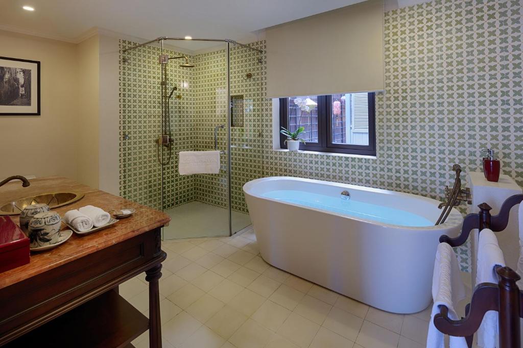 Residence Suite – Free daily 30- min massage per pax
