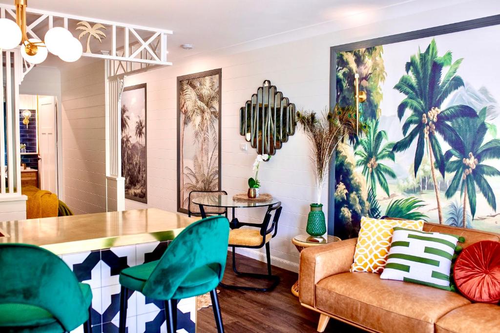 Posezení v ubytování MUSE-Luxe Apartment in Port Douglas