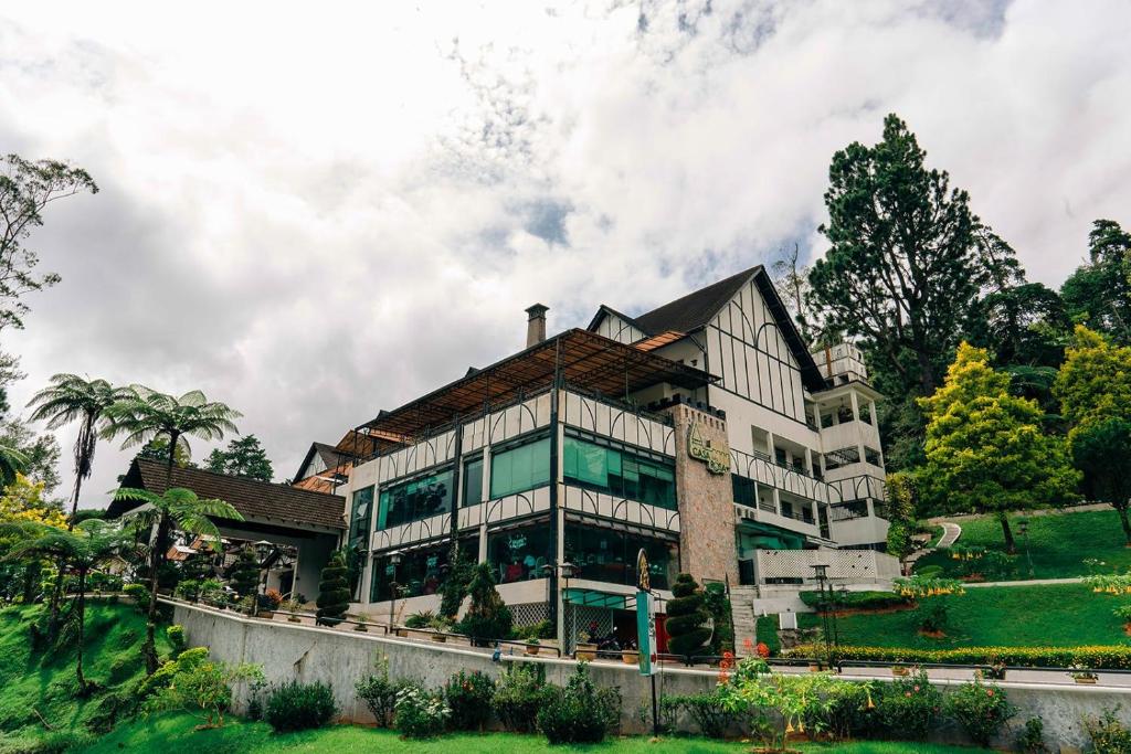 a large house on top of a hill at Casadela Rosa in Cameron Highlands