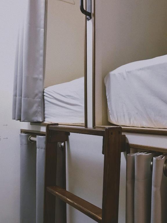 Postel nebo postele na pokoji v ubytování PlainStay Hostel