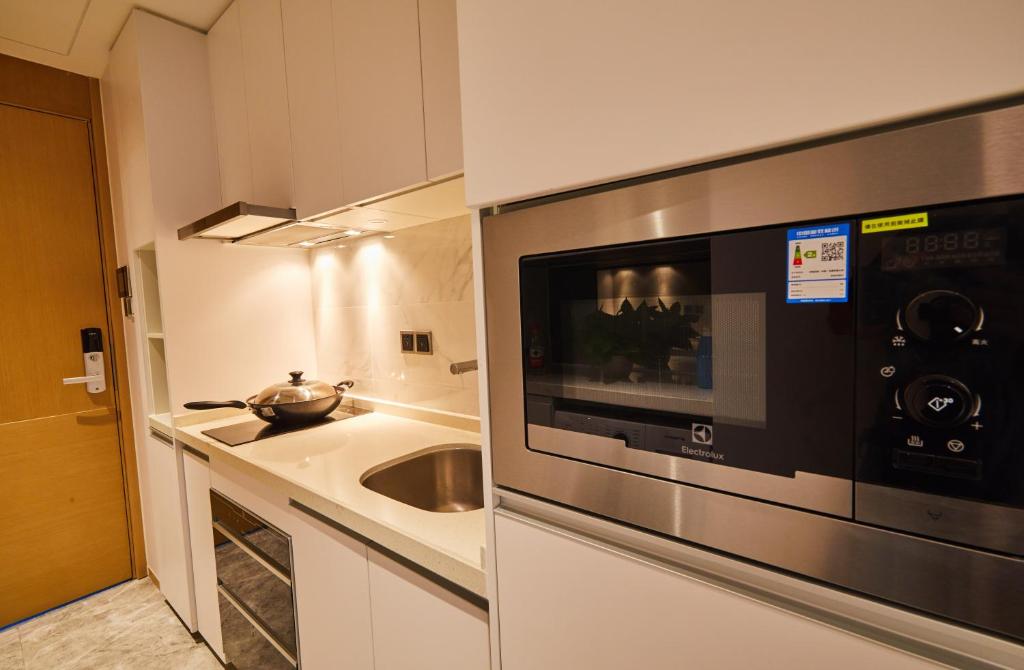 Kuchyň nebo kuchyňský kout v ubytování Kezan Condo Hotel