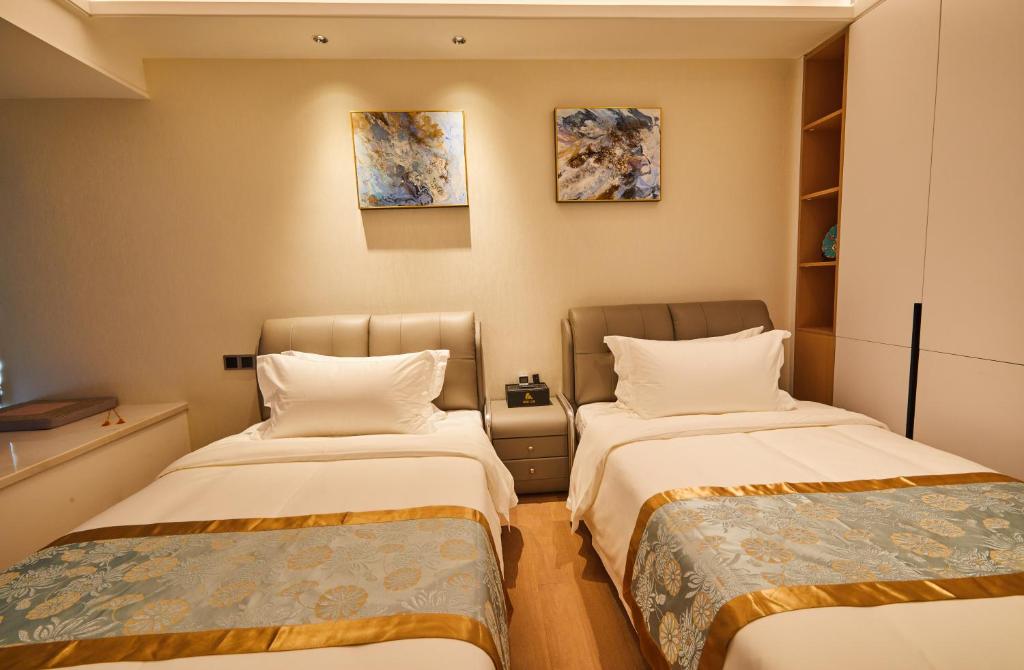 Postel nebo postele na pokoji v ubytování Kezan Condo Hotel
