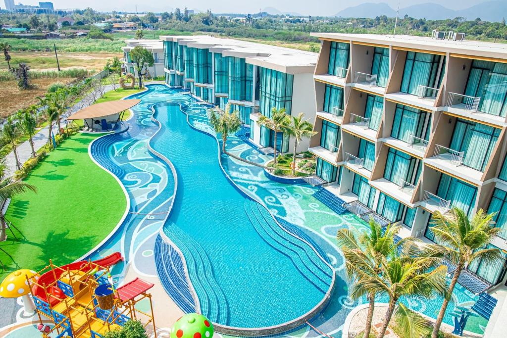 Bazén v ubytování Elmas Cha Am Design Hotel nebo v jeho okolí