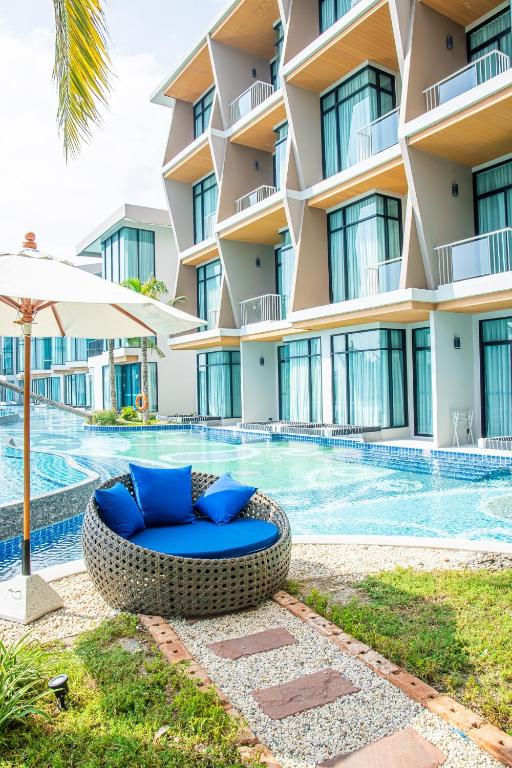Bazén v ubytování Elmas Cha Am Design Hotel nebo v jeho okolí