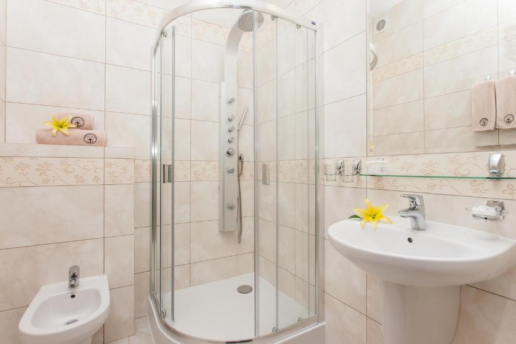 Hotel Robert's Port - Deluxe Apartment (2 Adults)