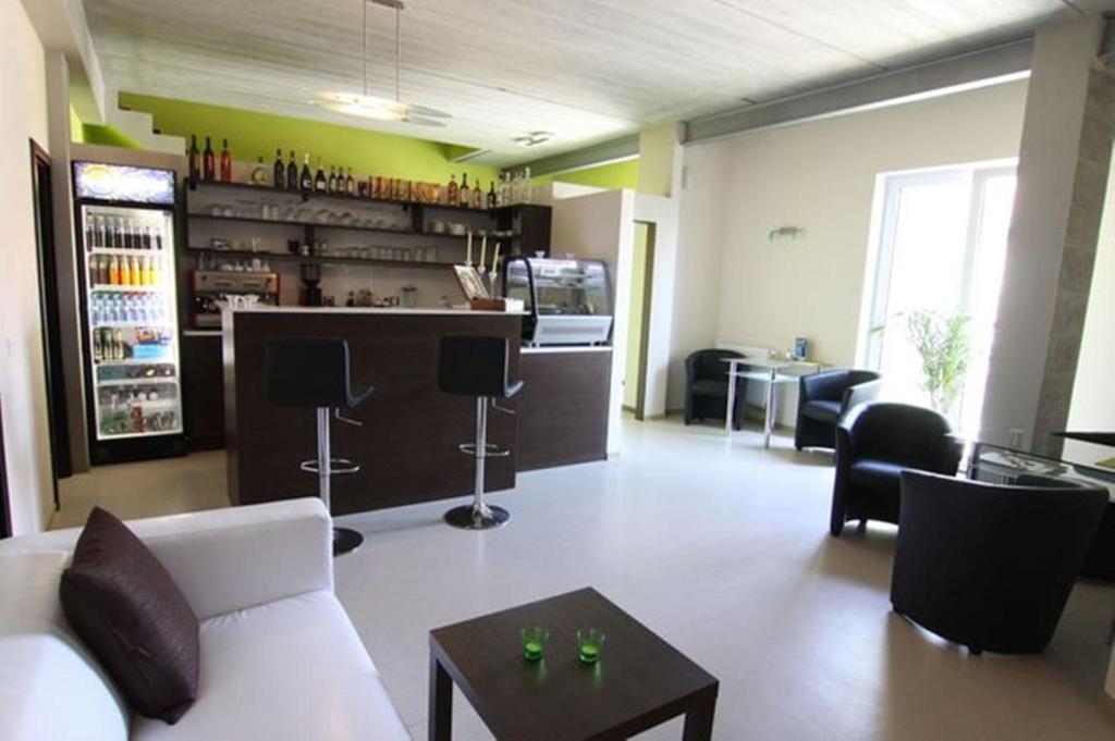 Lounge nebo bar v ubytování JBI Wellness
