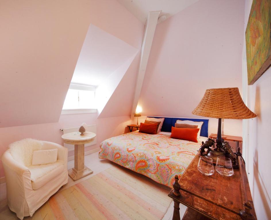 Postel nebo postele na pokoji v ubytování Family Hotel Okoř