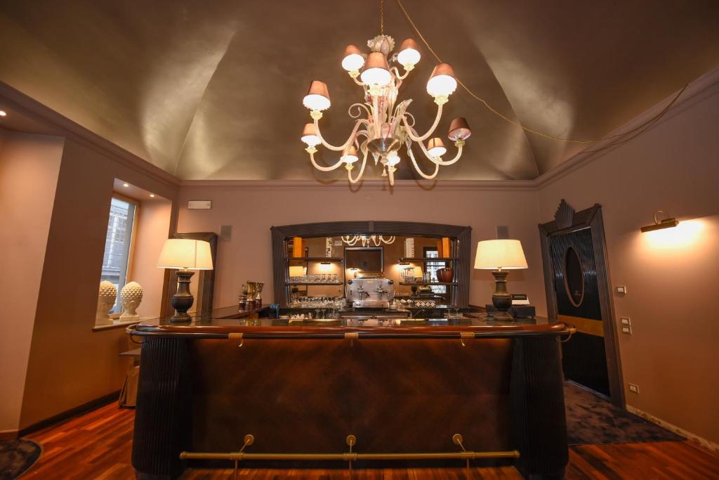 Lounge nebo bar v ubytování The Tuscanian Hotel