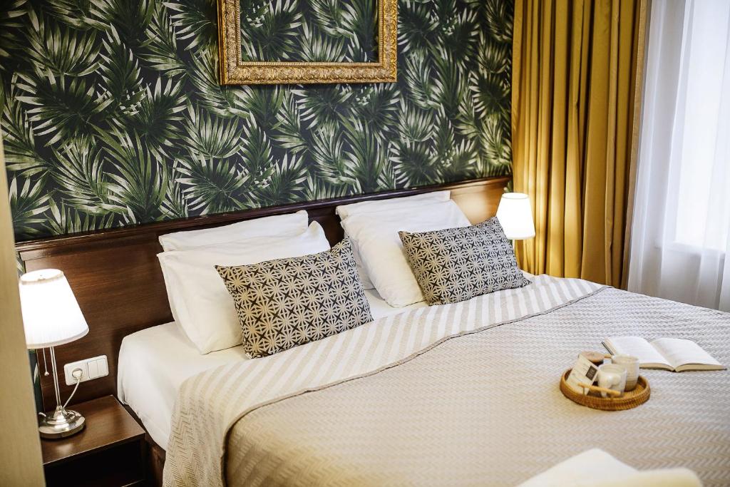 Postel nebo postele na pokoji v ubytování Old Town Hotel Bohema, Klaipėda