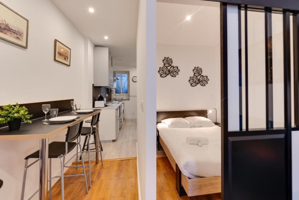 Postel nebo postele na pokoji v ubytování Le Paquier 23 - Charming apartment in the heart of the Old Town 150m fr