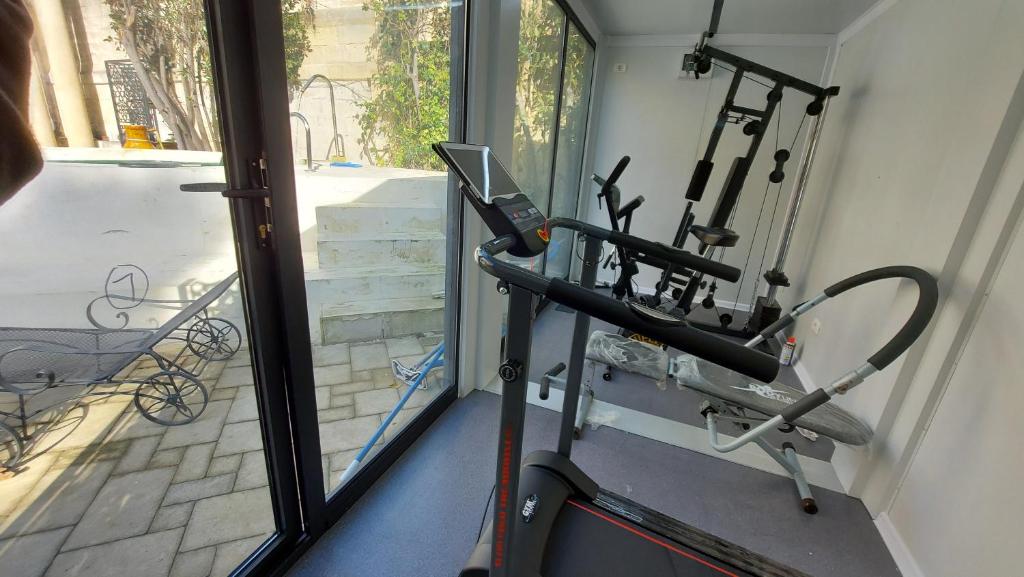 The fitness centre and/or fitness facilities at Dimora Charleston Lecce parcheggio privato in loco gratis