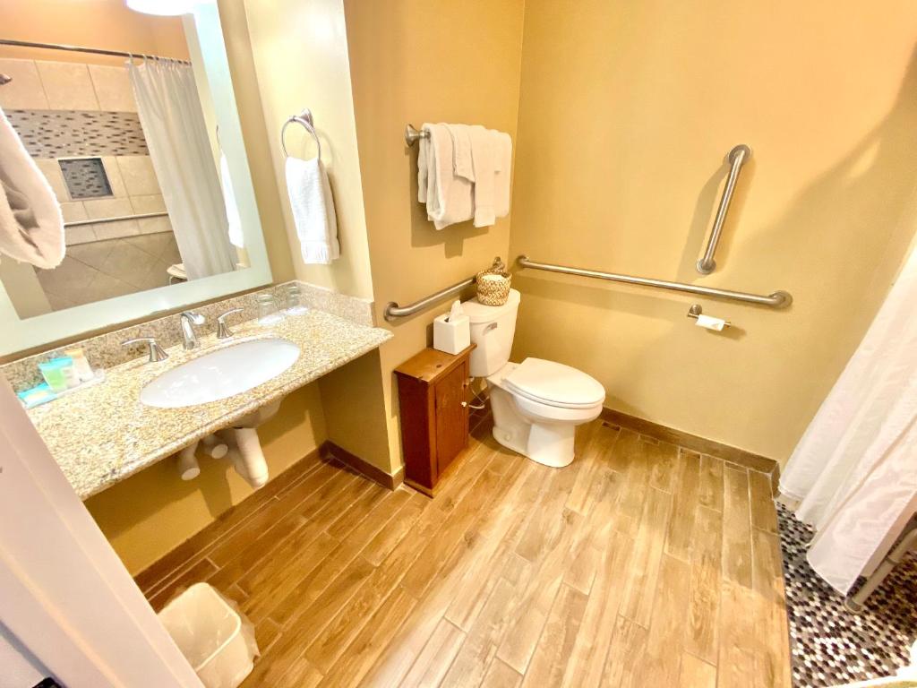 Harbor House Inn photo