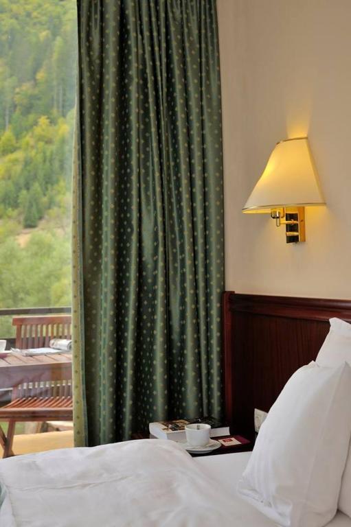 Postel nebo postele na pokoji v ubytování Zan Hotel