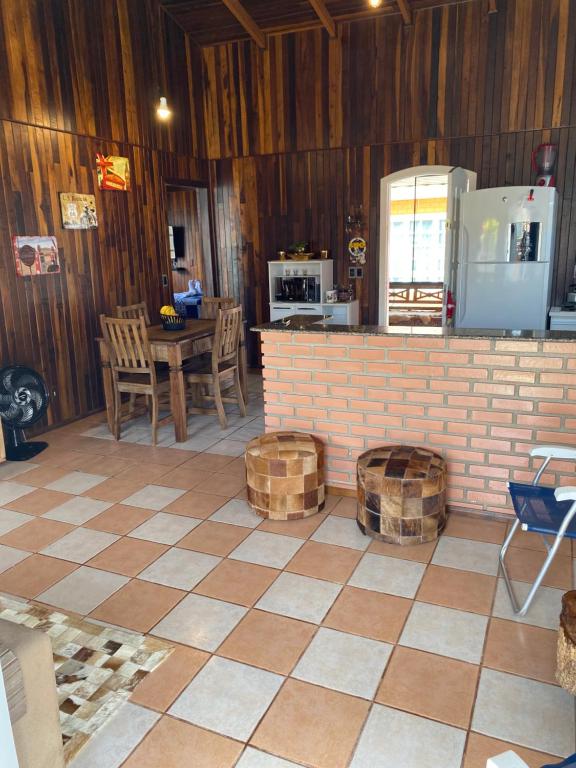  Casa rústica aconchegante bairro sambaqui.