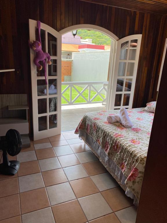  Casa rústica aconchegante bairro sambaqui.