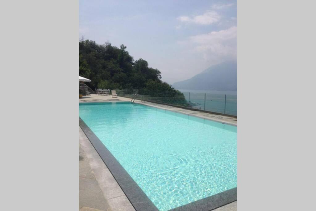 Bazén v ubytování Lago di Como- amazing view- nebo v jeho okolí