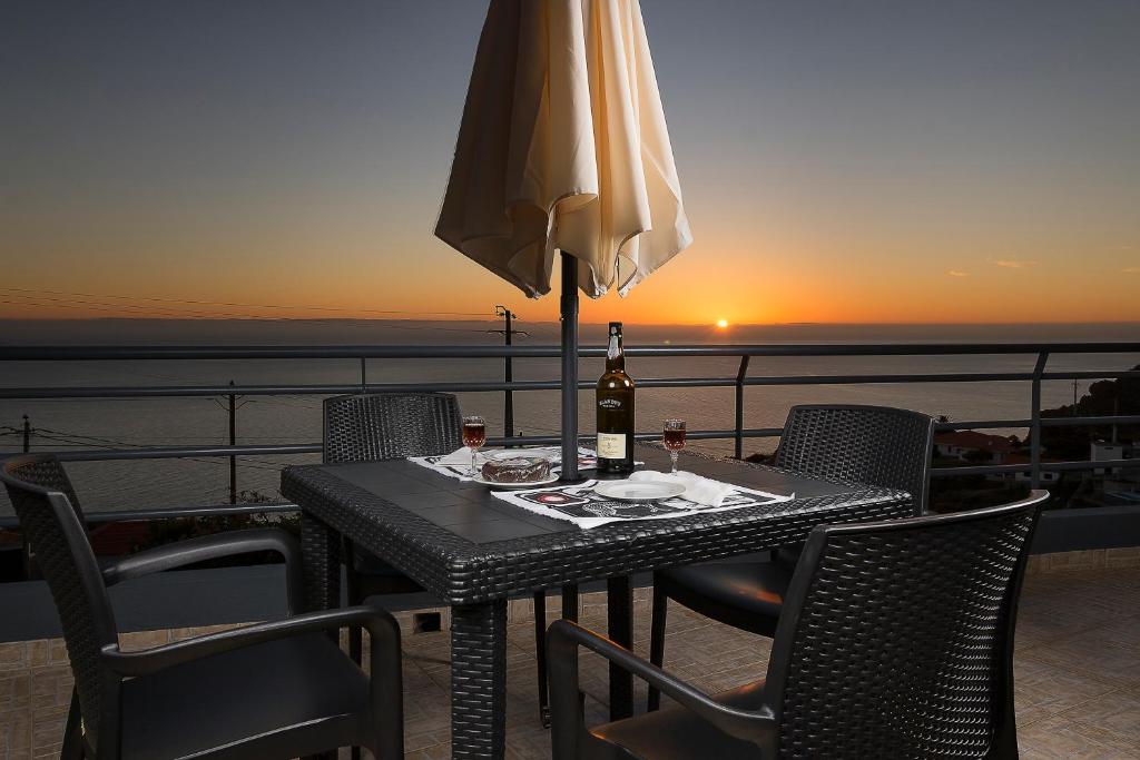 Welcome home, with a fantastic view, sunrise & sunsets - Housity