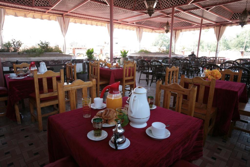 Restaurace v ubytování Hotel Ichbilia فندق اشبيلية