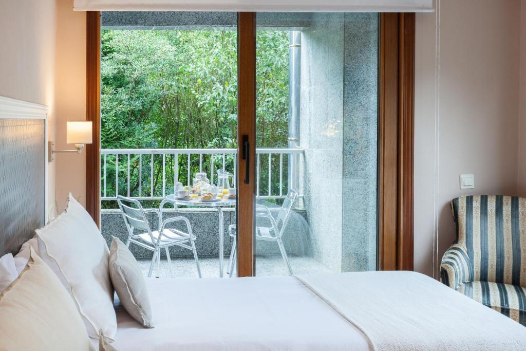 A bed or beds in a room at Hotel Monte Ulia