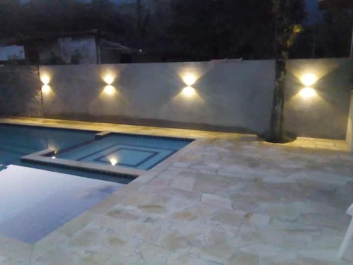  APTO EM UBATUBA - CONDOMÍNIO FECHADO COM PISCINA