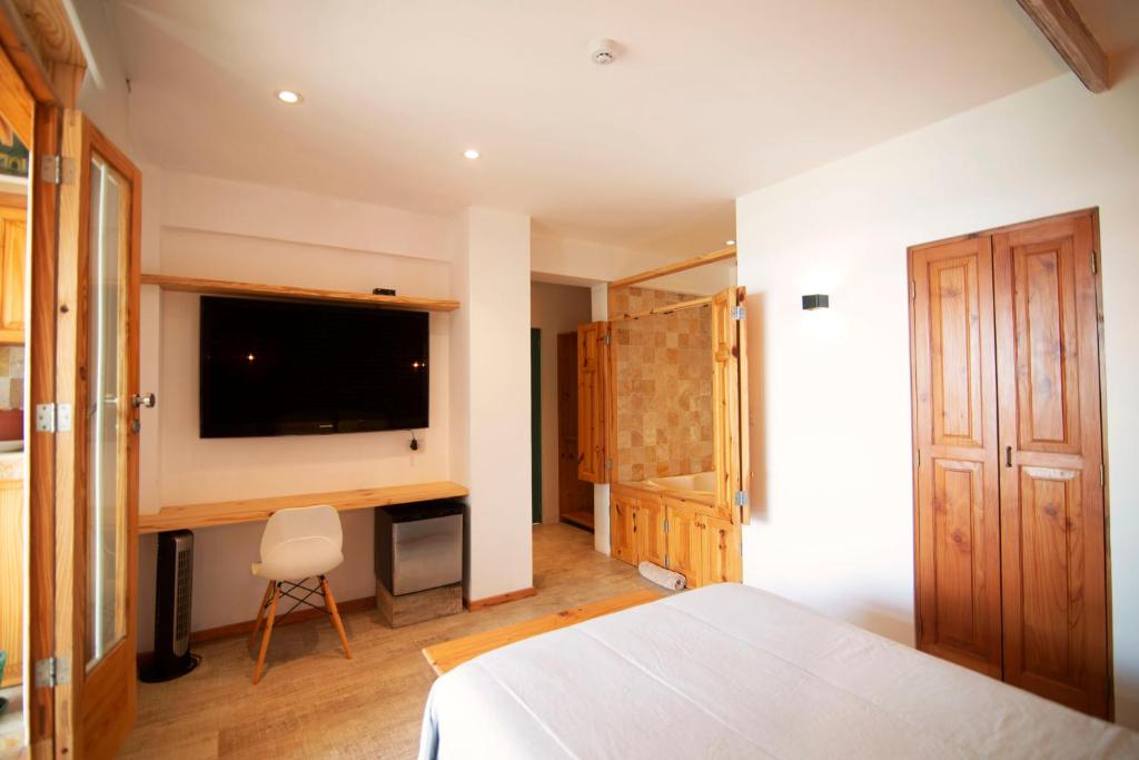 Postel nebo postele na pokoji v ubytování Kauhuhu Casa Hotel