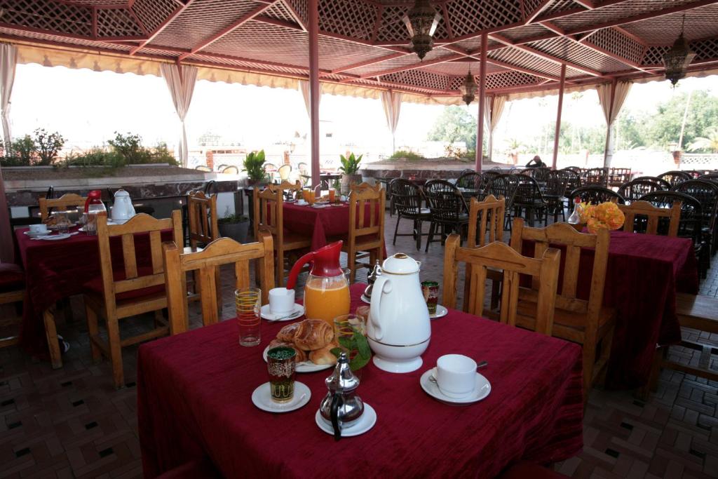 Restaurace v ubytování Hotel Ichbilia فندق اشبيلية