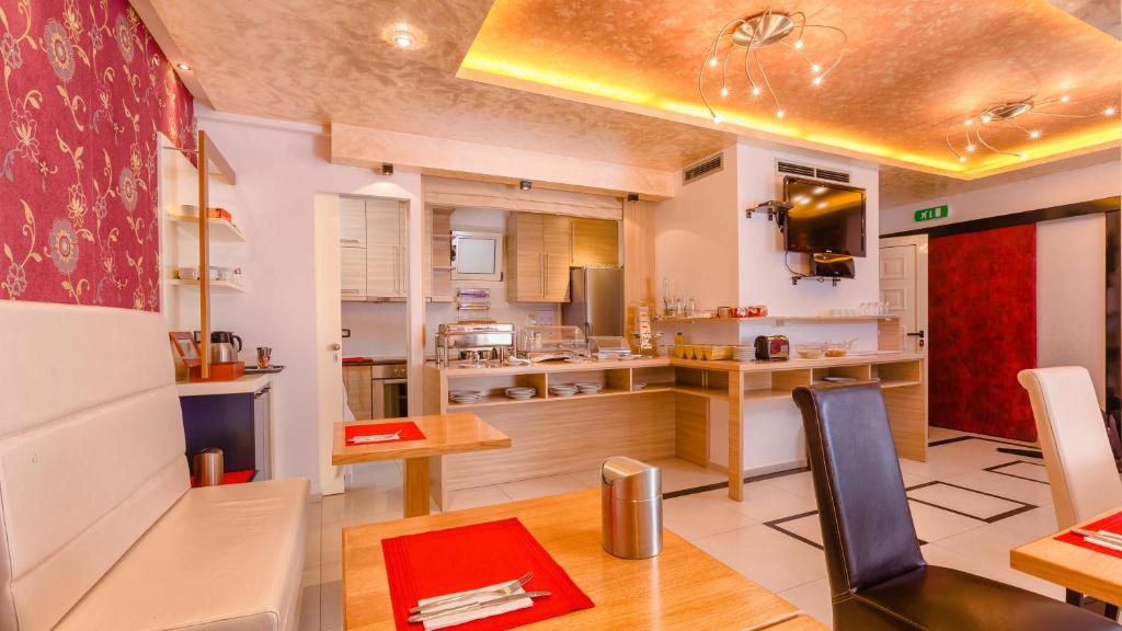 Köök või kööginurk majutusasutuses Meridian Hotel