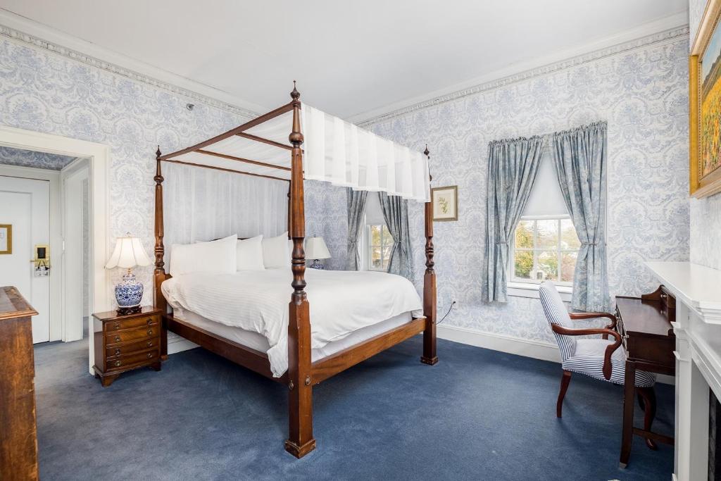 Simsbury 1820 House - 