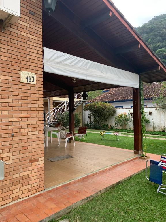  Casa praia enseada em condomínio pioneiro