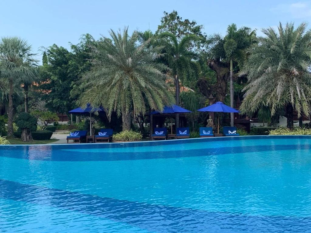 Bazén v ubytování Try Palace Resort Kep nebo v jeho okolí
