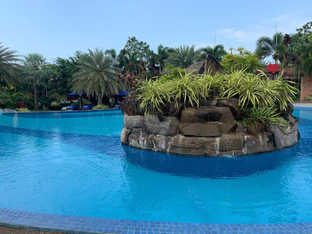 Bazén v ubytování Try Palace Resort Kep nebo v jeho okolí