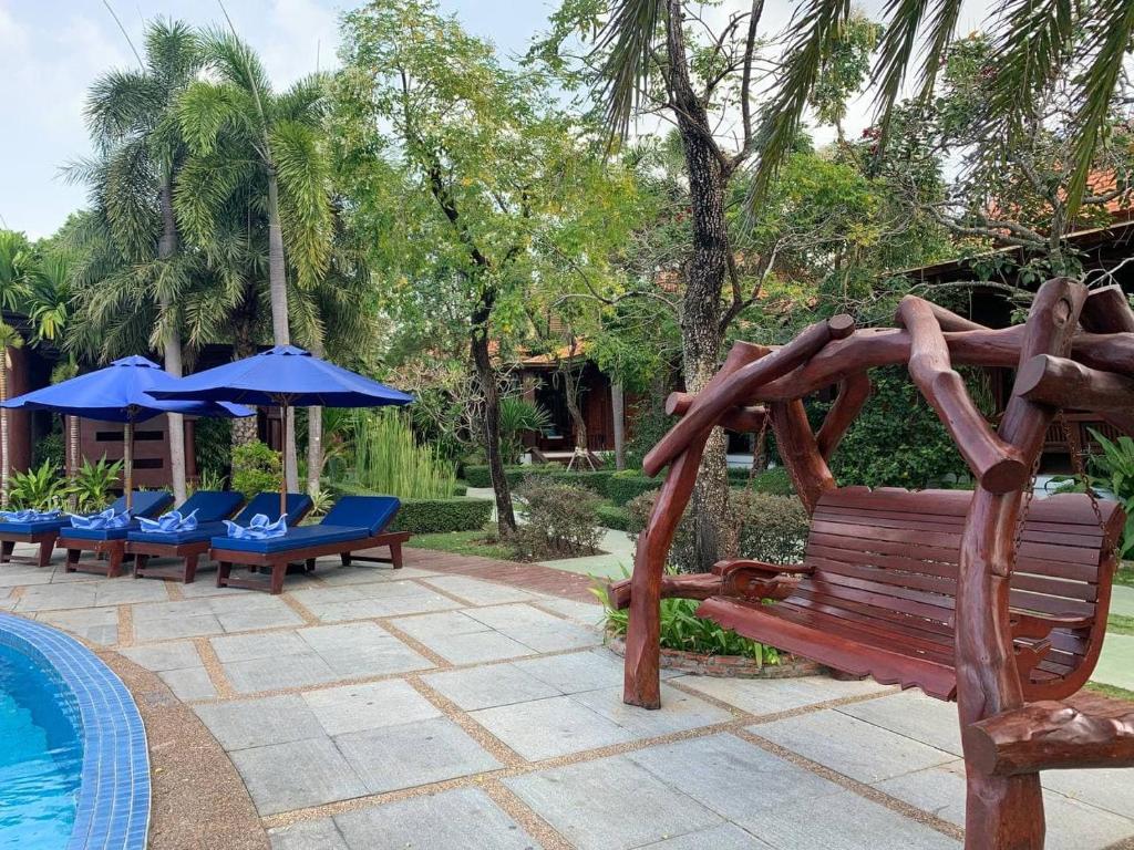 Bazén v ubytování Try Palace Resort Kep nebo v jeho okolí