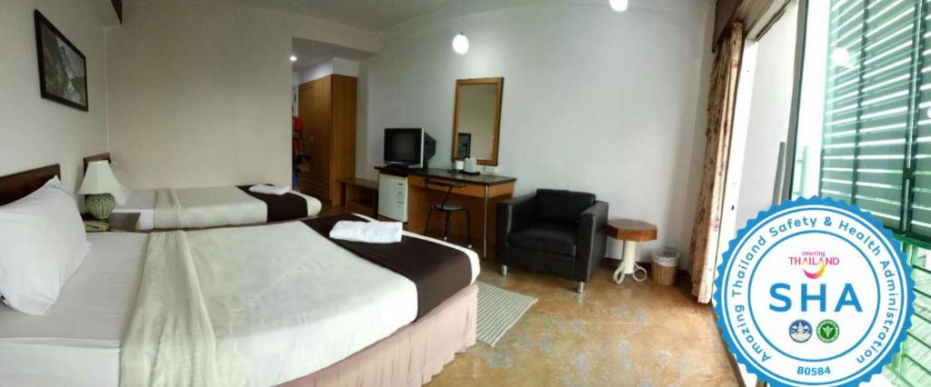 TV a/nebo společenská místnost v ubytování Thai Inter Korat Hotel