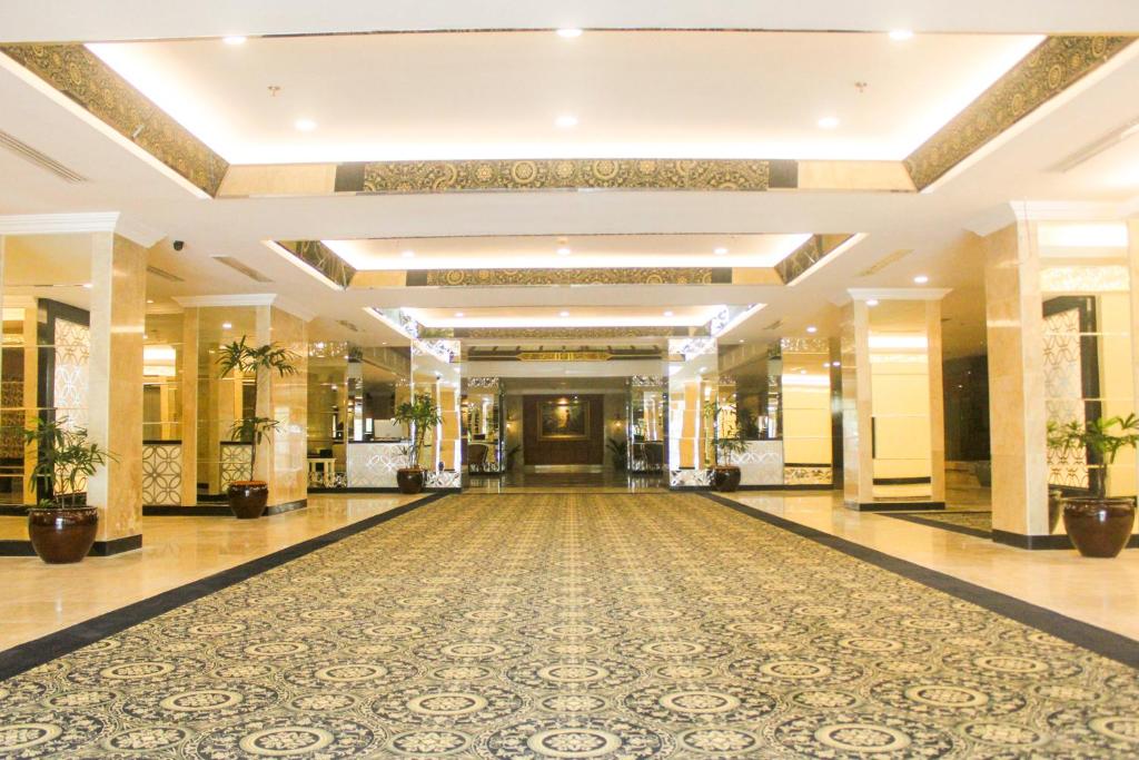 Fuajee või vastuvõtt majutusasutuses Hotel New Saphir Yogyakarta