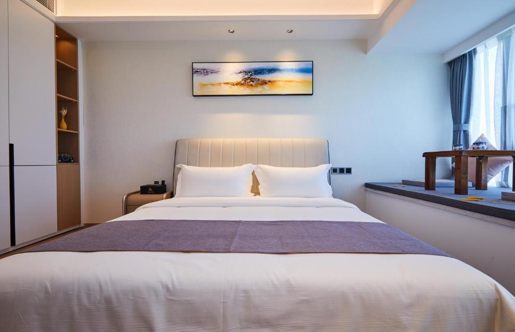 Postel nebo postele na pokoji v ubytování Kezan Condo Hotel